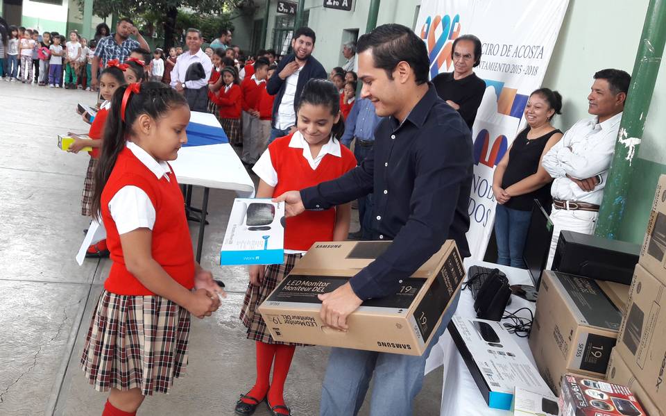 Entregan equipos de c mputo a la escuela primaria El Sol de San